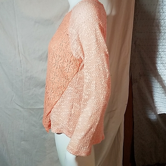 Beautiful peach and white shirt - Picture 4 of 4